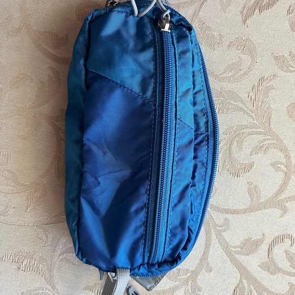 REI Navy Blue Men's Belt Bag - Picture 4 of 9